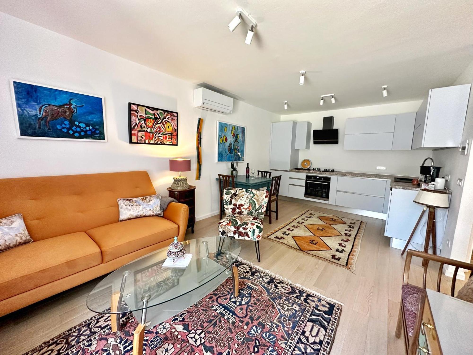 Ursula Apartment